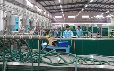 綠和工廠(chǎng)操作工人